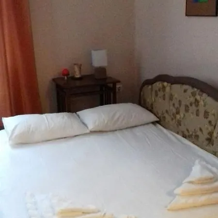 Julia Garden Apartment *