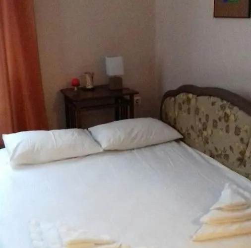 Julia Garden Daire *