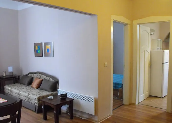 Julia Garden * بورغاس